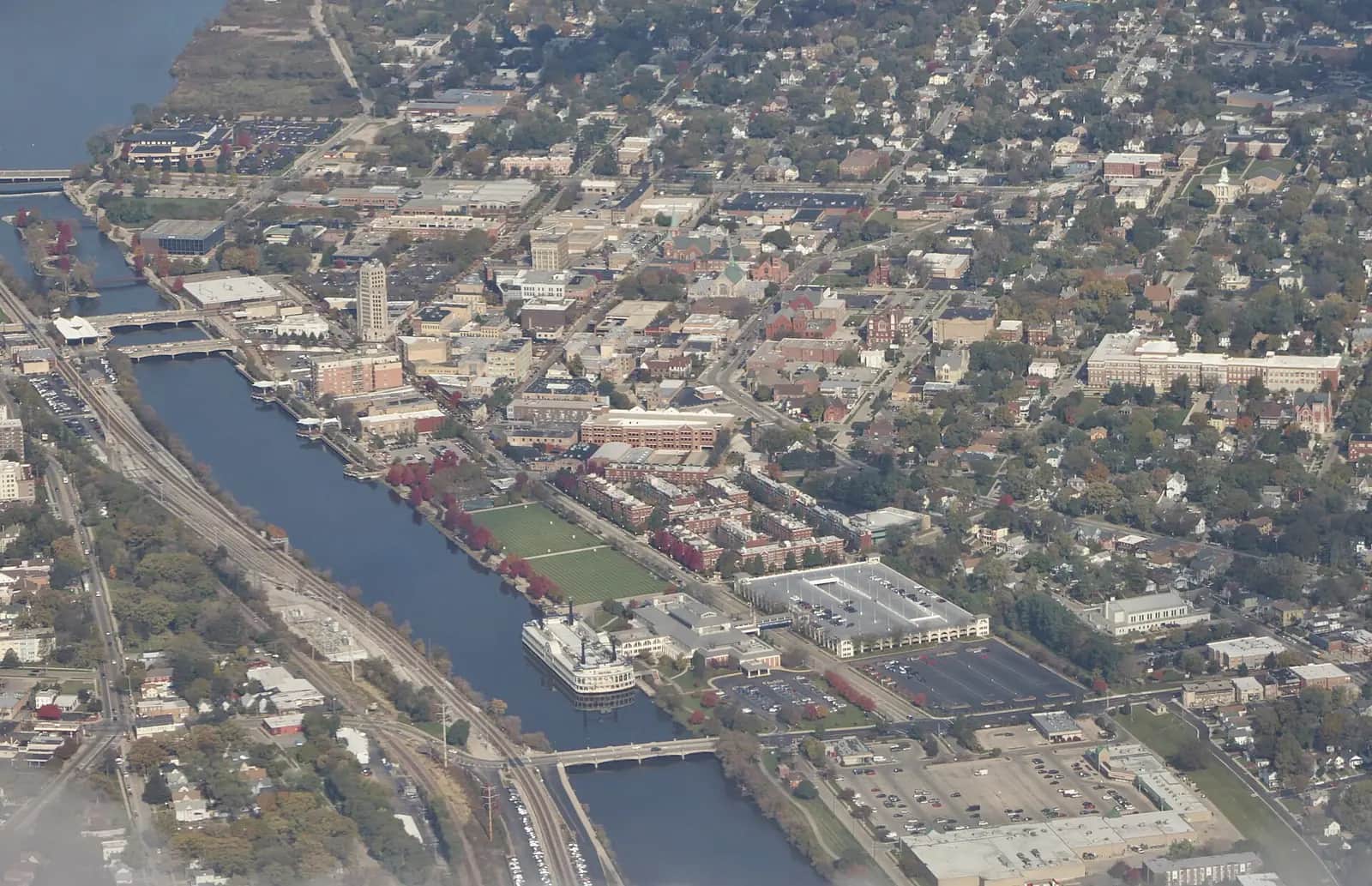 Elgin, Illinois city guide image